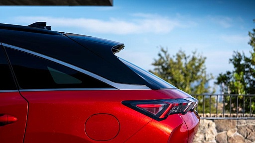Новая трехслойная краска Infiniti Sunfire Red содержит настоящее золото